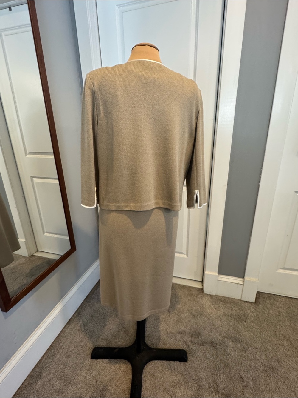 St. John tan ivory knit suit jacket midi sleeveless sweater dress flaw size 12 - Picture 10 of 16